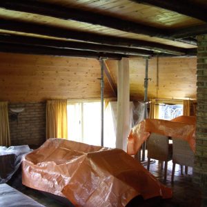 Woning tijdens houtwormbestrijding